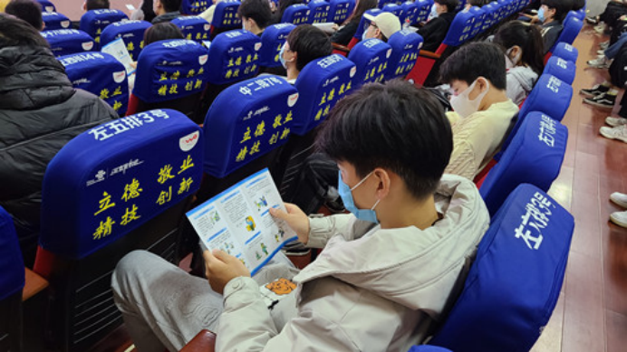 我校舉行結(jié)核病防治知識專題講座