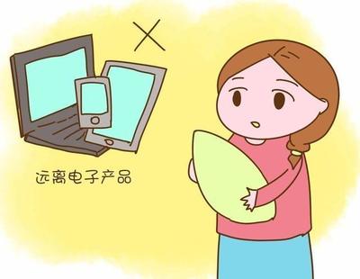 愛玩手機的媽媽坐月子時少玩了,傷眼睛都還是小事呢!